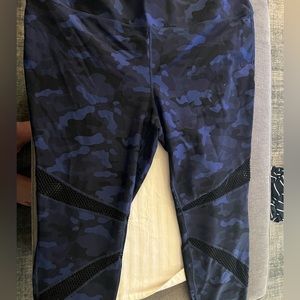 Torrid blue camo workout leggings size 4